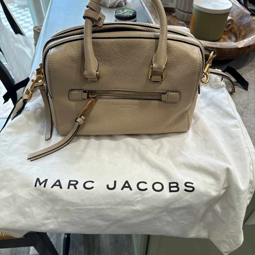 Marc Jacobs Beige Pebble Leather Boston bag with removable crossbody strap